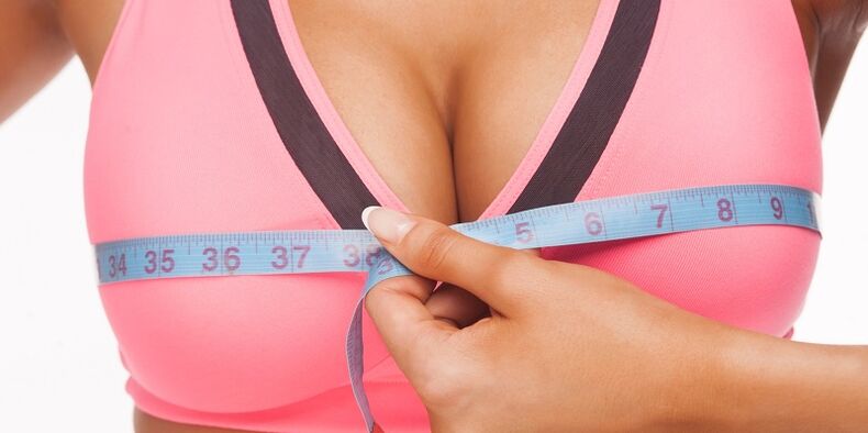 měření velikosti prsou po zvětšení